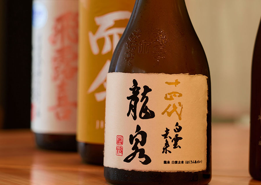 日本酒ボトル三つ